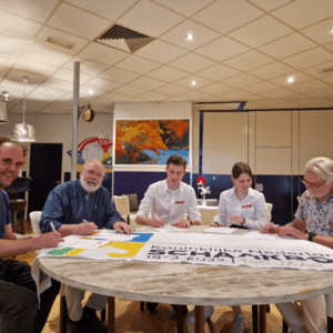 Van links naar rechts: Mathijs Spanbroek van De Spelerij, Ap Lammers, Michael en Stephanie Crum van Grand Café Theothorne en Dirk Hoogland.